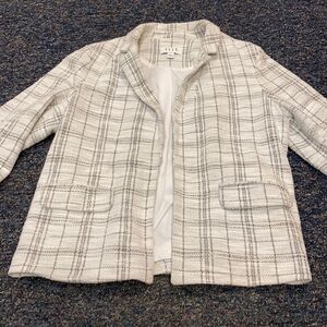 Elle White and black blazer sz. L
